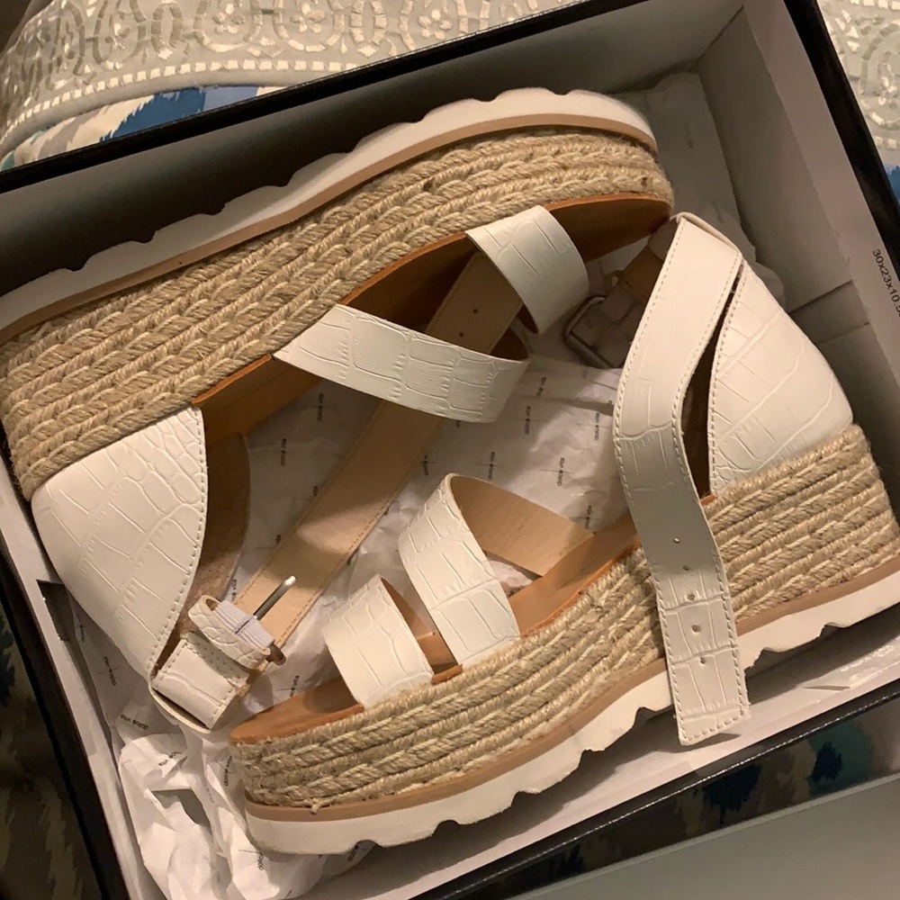 Platform sandals